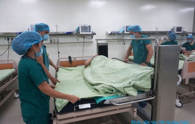Khoa Phẫu thuật Gây mê Hồi sức: Sử dụng hệ thống vận chuyển người bệnh hiện đại